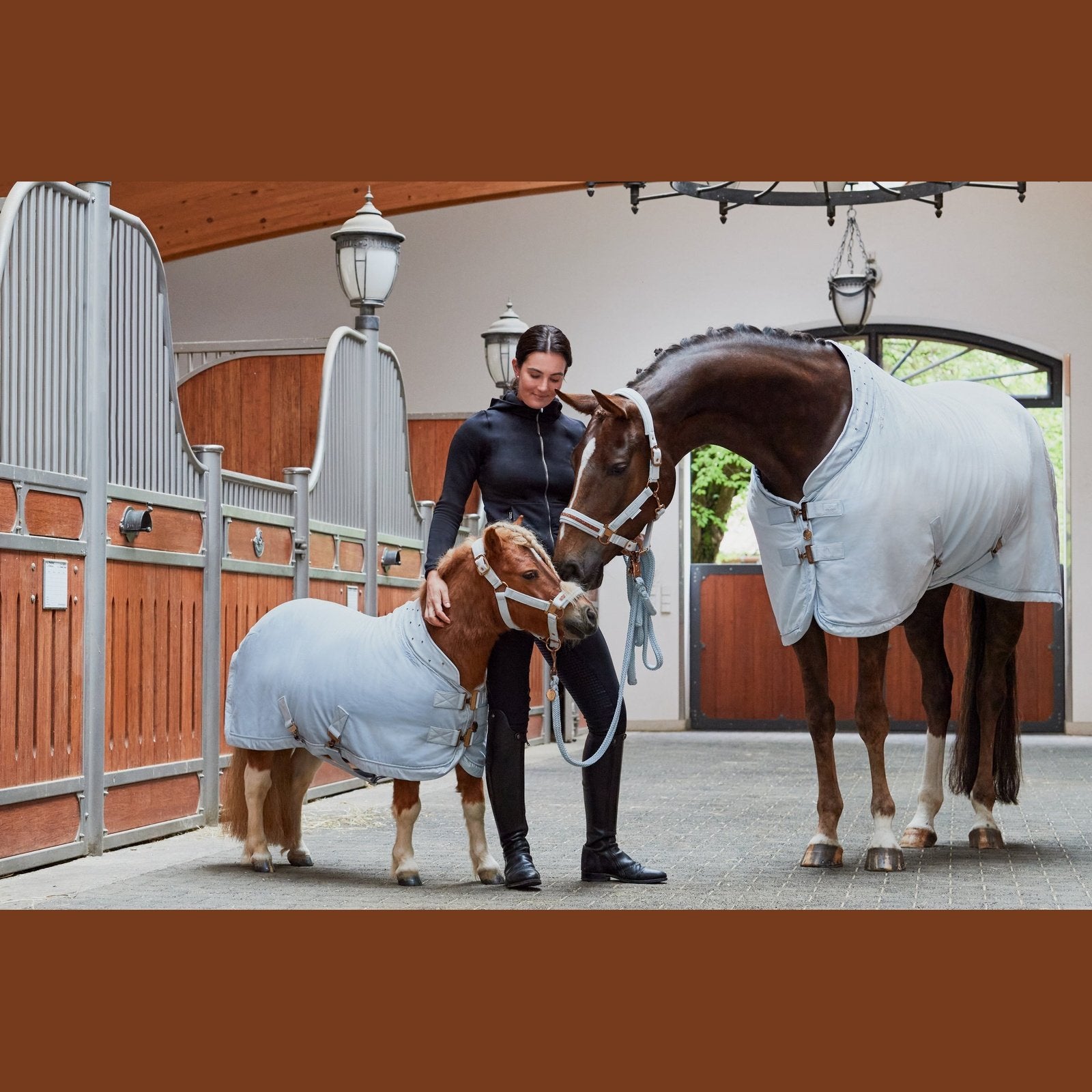 ESKADRON Platinun 23/24 Abschwitzdecke Abschwitzdecke VELVET CRYSTAL powder blue bei SP-Reitsport